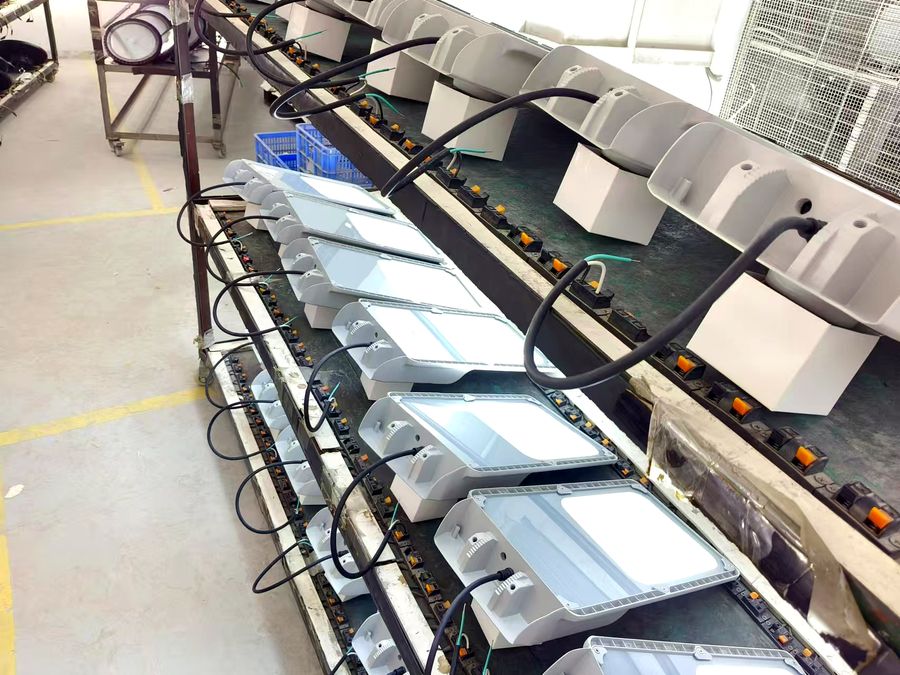Linear high bay lights on aging test racks in the LOWCLED factory Linear high bay lights on aging test racks in the LOWCLED factory