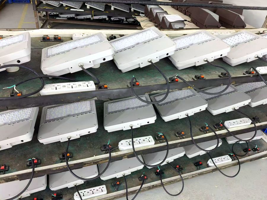 LED shoebox lights packed for shipment LED shoebox lights packed for shipment